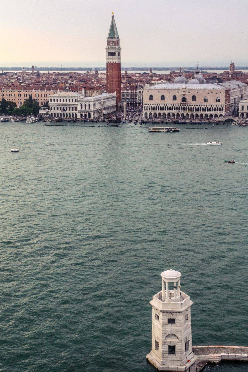 Campanile de Venecia desde San Giorgio Maggiore